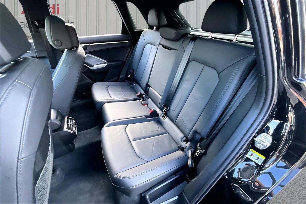 Used 2025 Audi Q3 2.0T Premium w/ Convenience Package AWD/4WD image 22