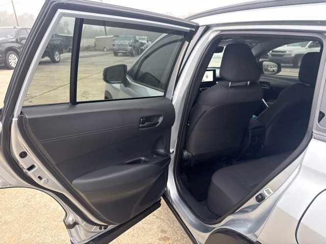 Used 2025 Toyota Corolla Cross LE FWD image 14