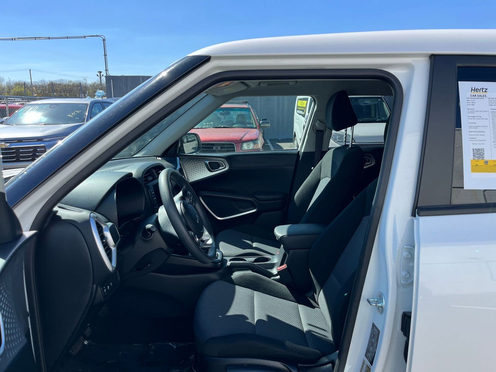 Used 2025 Kia Soul LX w/ LX Technology Package FWD image 25