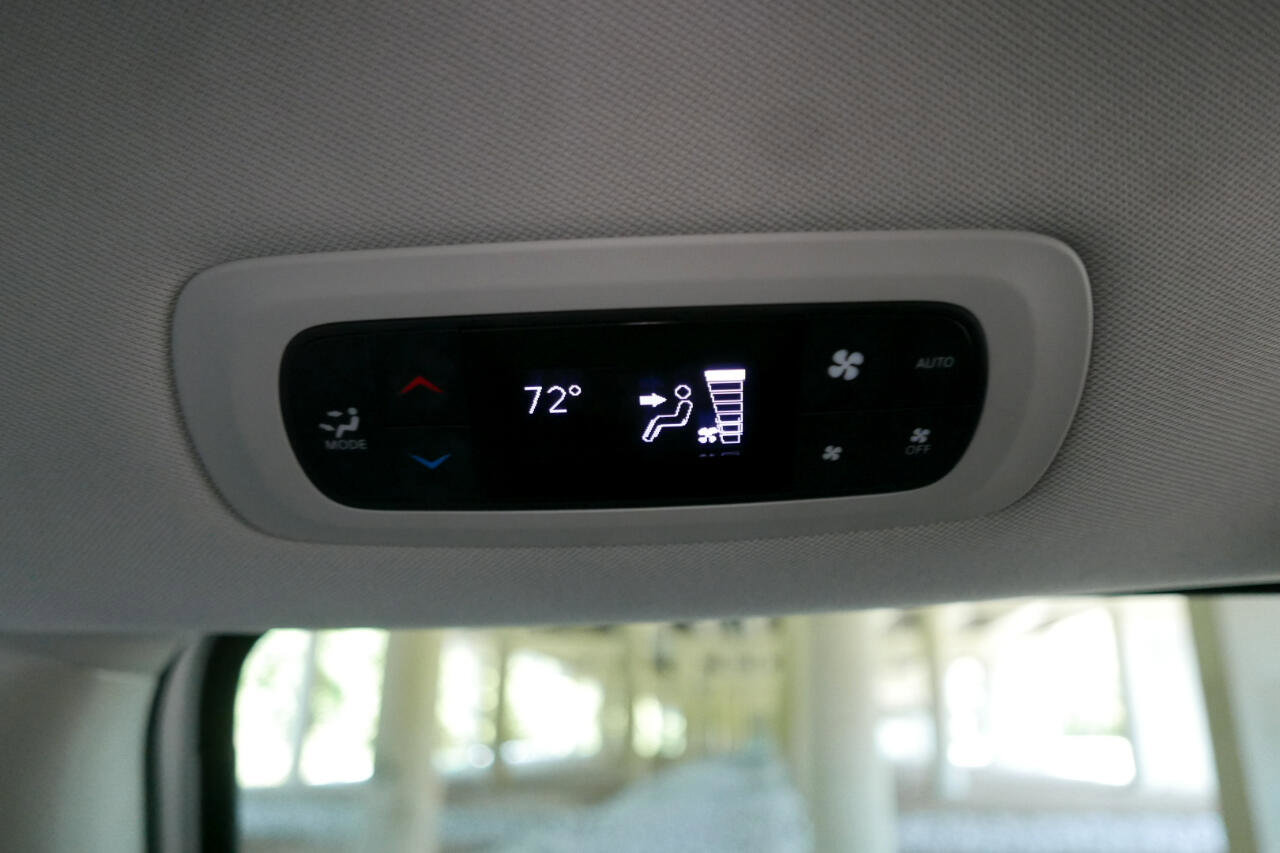 Used 2021 Chrysler Pacifica Touring-L image 23