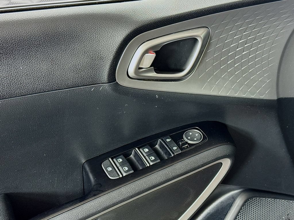 Used 2022 Kia Soul LX FWD image 17
