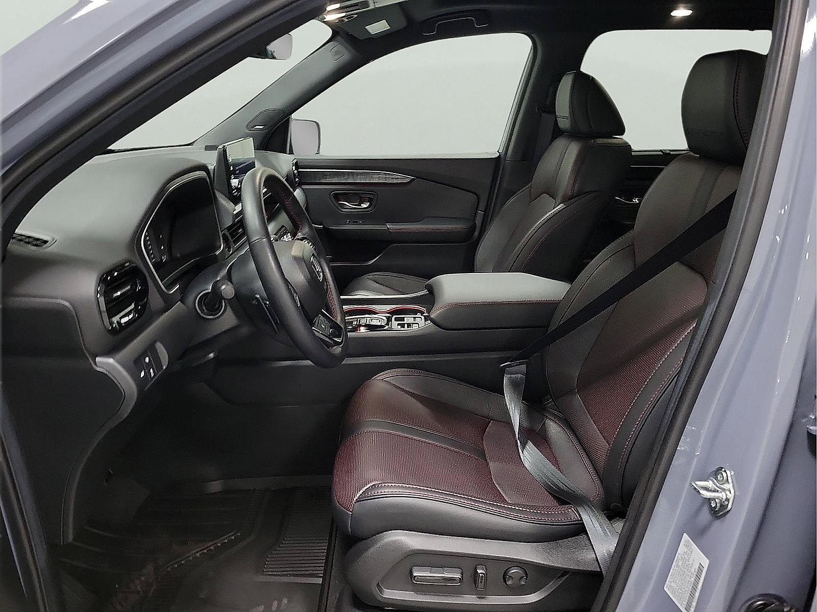 Used 2025 Honda Pilot Black Edition image 12