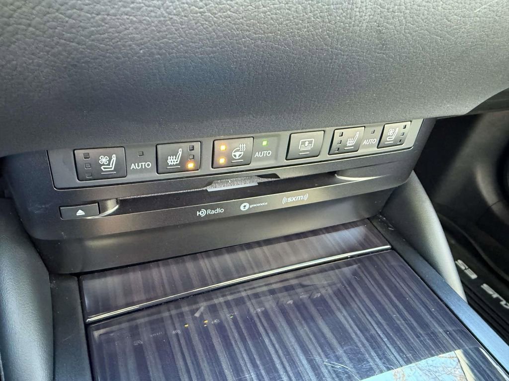 Used 2020 Lexus ES 300h w/ Accessory Package image 24