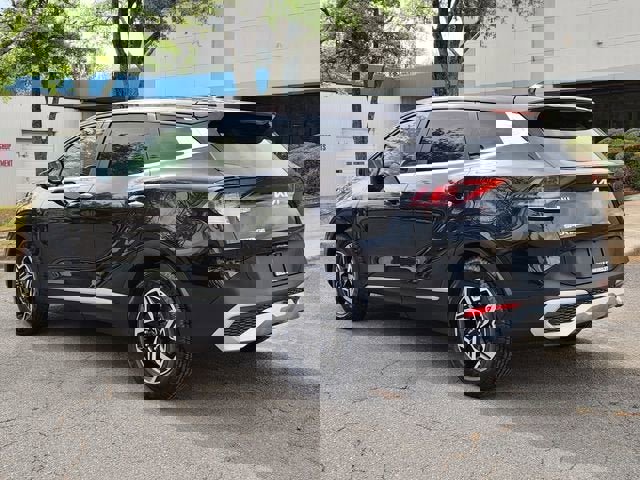 Used 2023 Kia Sportage LX image 5