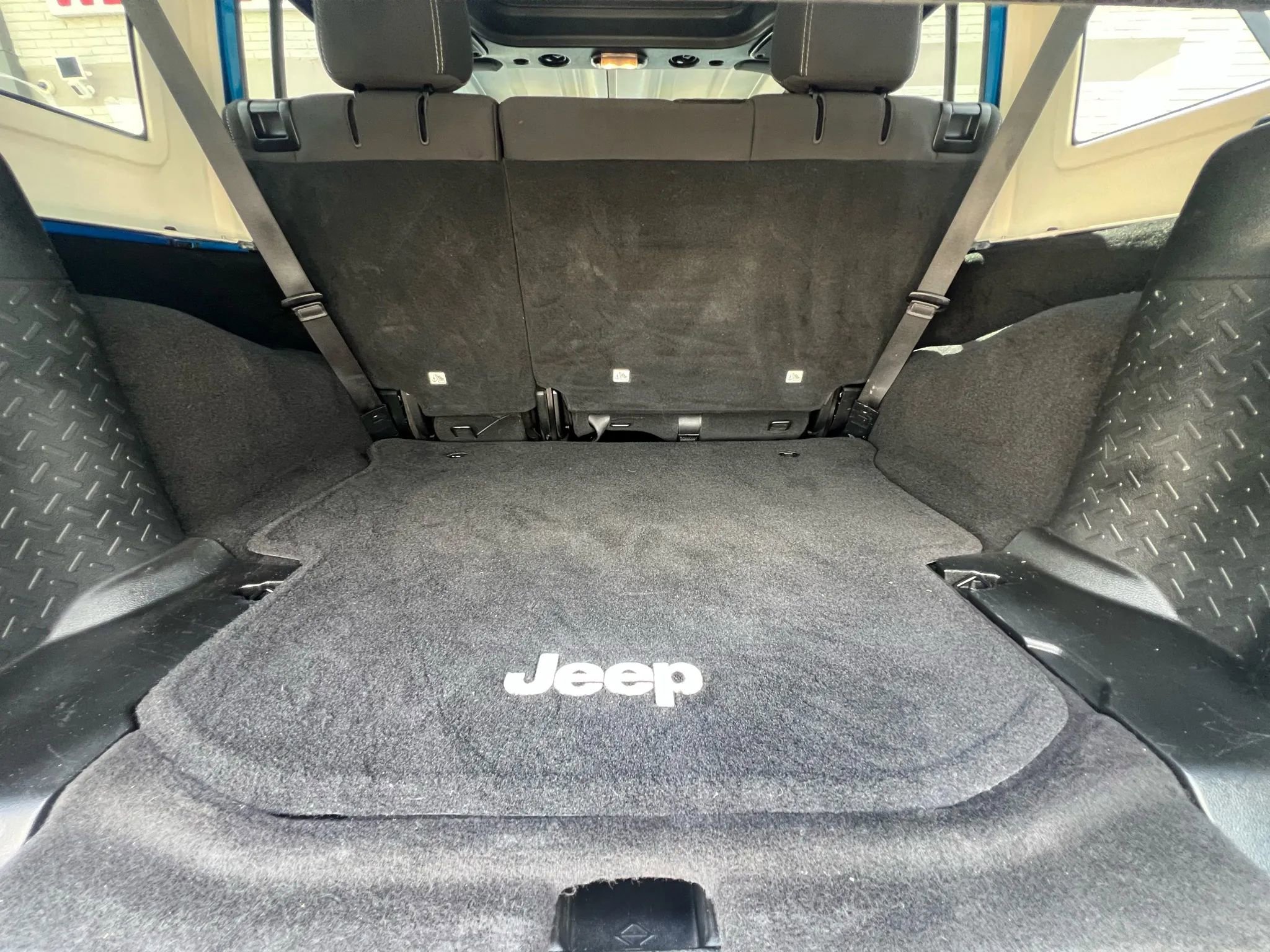 Used 2016 Jeep Wrangler Unlimited Rubicon w/ Connectivity Group image 25