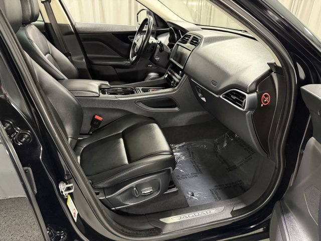Used 2019 Jaguar F-PACE Premium image 7