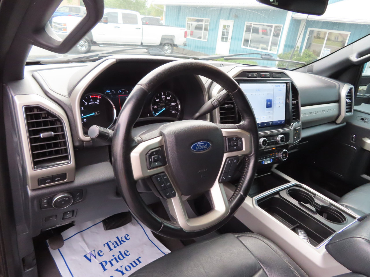 Used 2022 Ford F250 Lariat w/ Black Appearance Package image 32