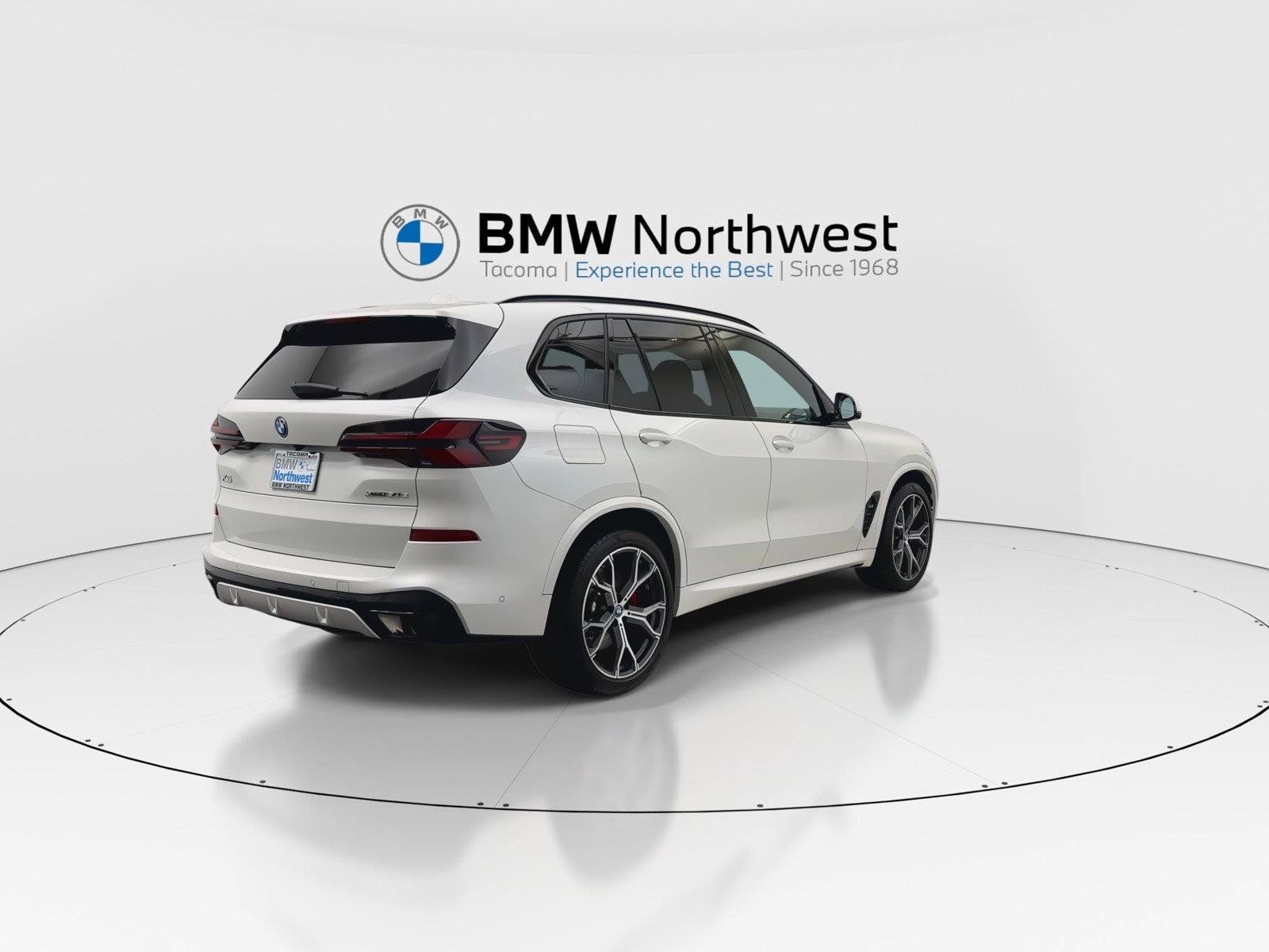 Used 2024 BMW X5 xDrive50e w/ M Sport Package AWD/4WD image 3