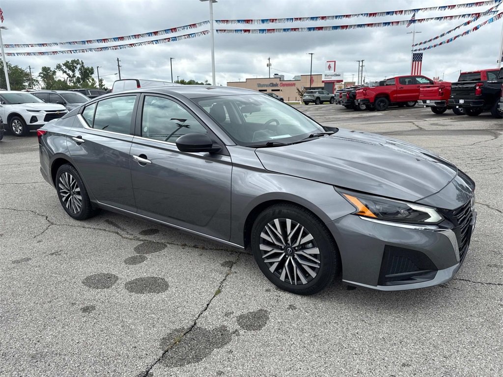Used 2024 Nissan Altima 2.5 SV image 7