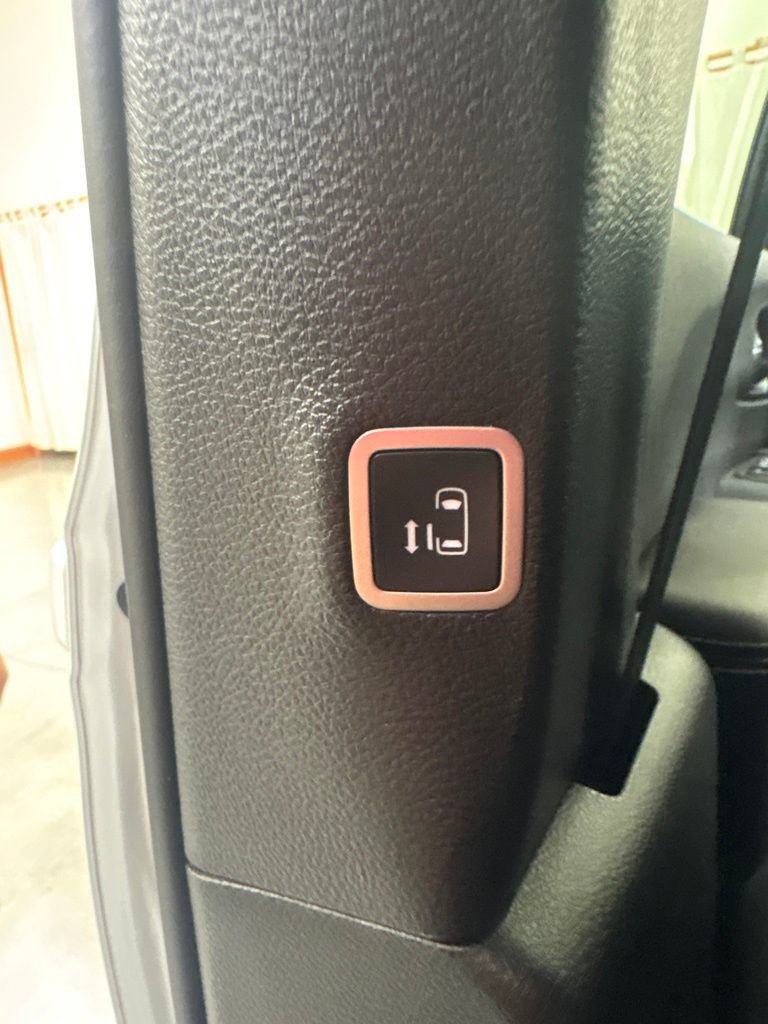 New 2027 Chrysler Pacifica Select w/ Family Tech Group FWD image 24
