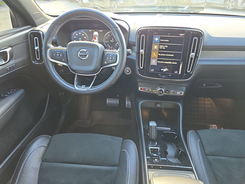 Used 2020 Volvo XC40 T5 R-Design w/ Protection Package Premier image 16