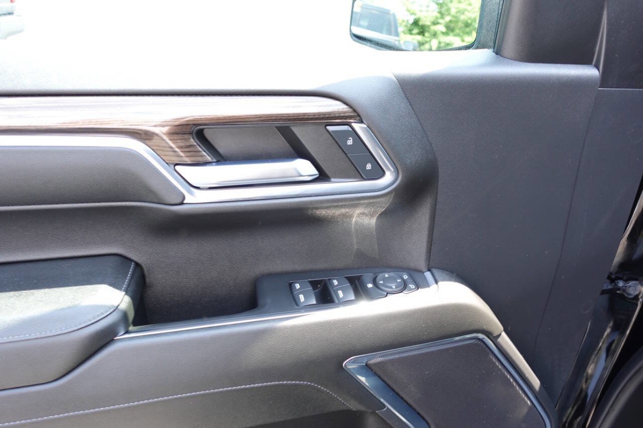 Used 2024 Chevrolet Silverado 1500 LT AWD/4WD image 16