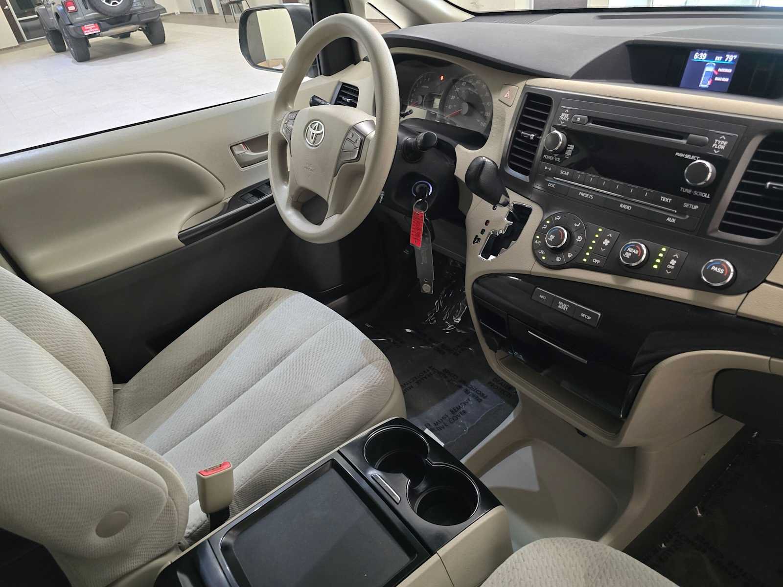 Used 2011 Toyota Sienna LE w/ Towing Pkg AWD/4WD image 28