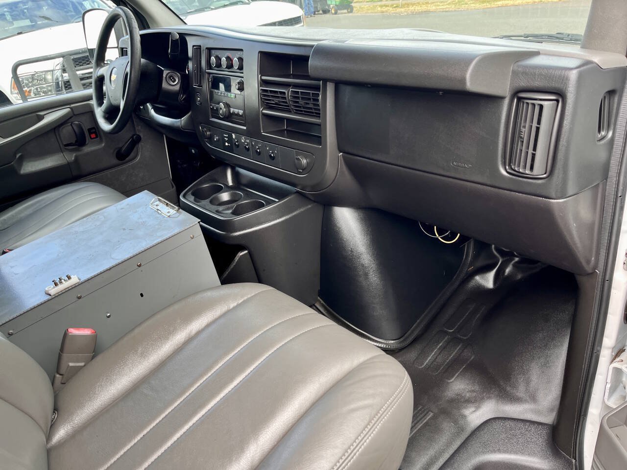 Used 2013 Chevrolet Express 2500 RWD image 16