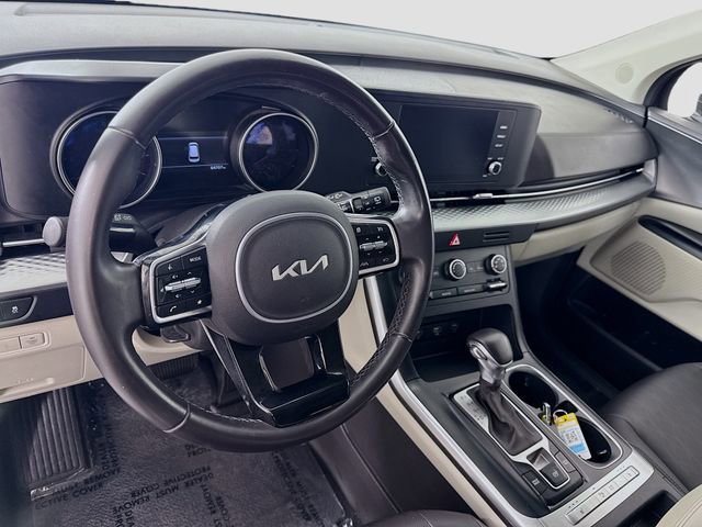 Used 2023 Kia Carnival LX FWD image 9