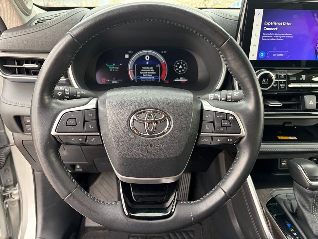 Used 2024 Toyota Highlander Limited AWD/4WD image 25
