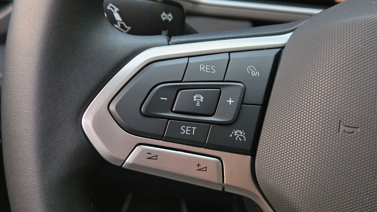 New 2027 Volkswagen Taos SE FWD image 26