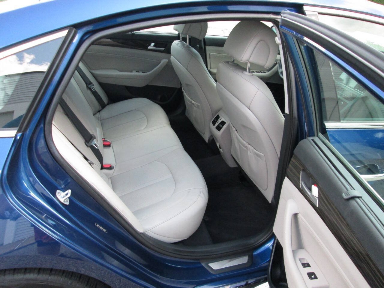 Used 2016 Hyundai Sonata Limited w/ Option Group 04 FWD image 17