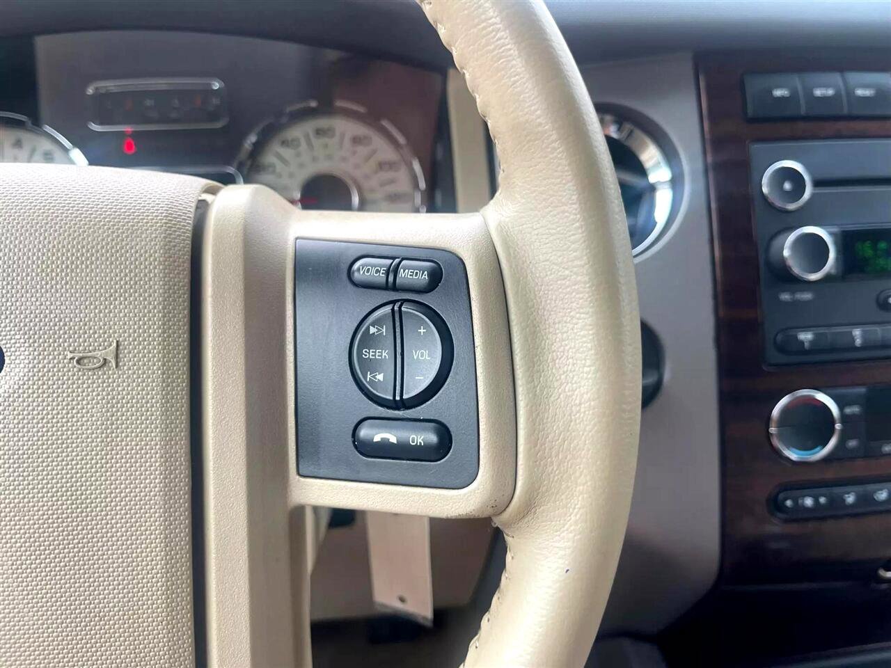 Used 2012 Ford Expedition XLT image 12