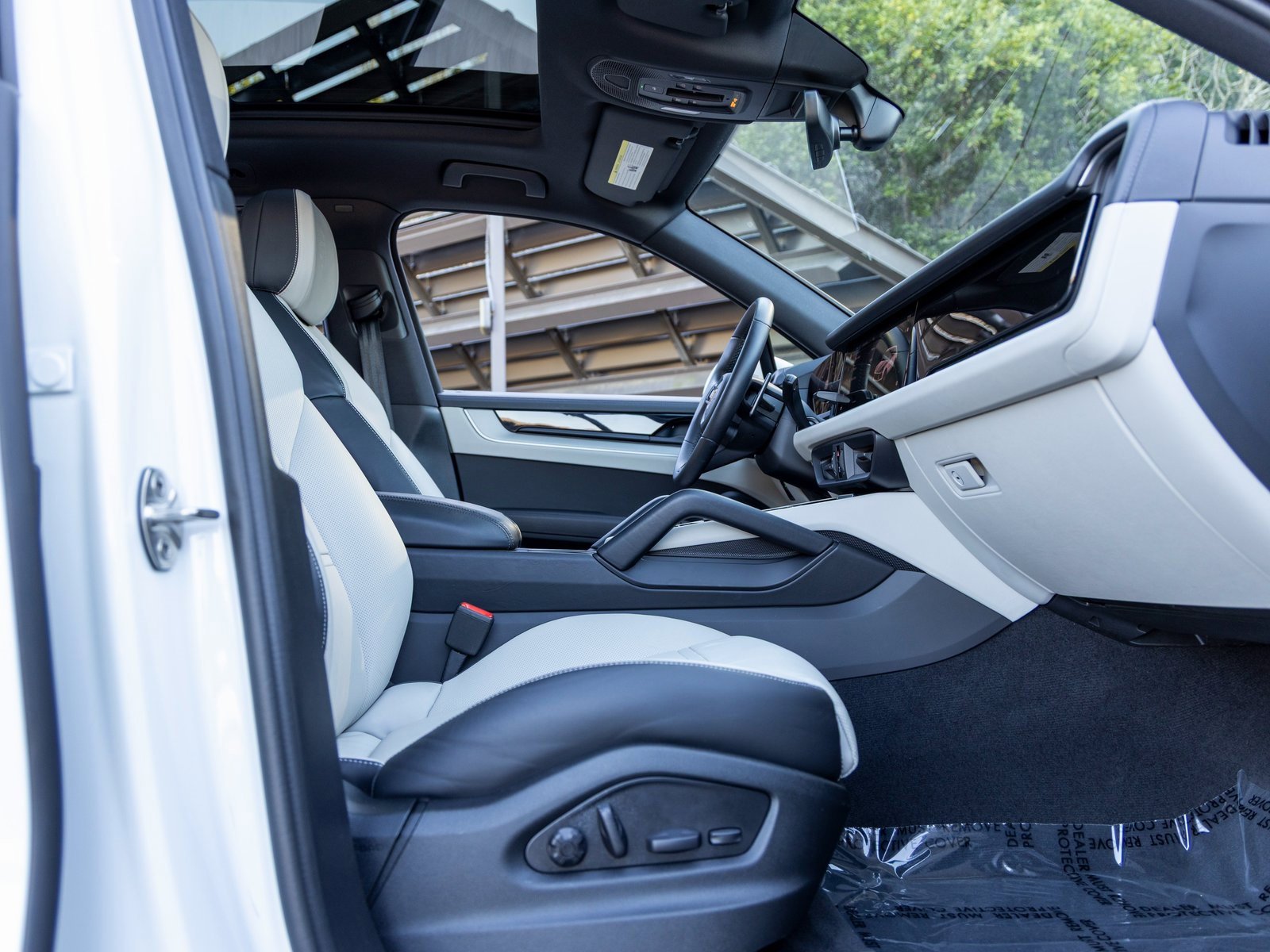 Certified 2025 Porsche Cayenne image 57