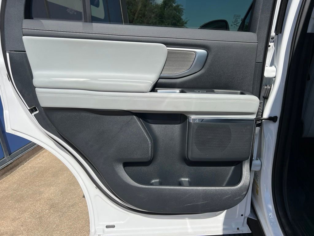 Used 2025 Ford Expedition Platinum AWD/4WD image 20