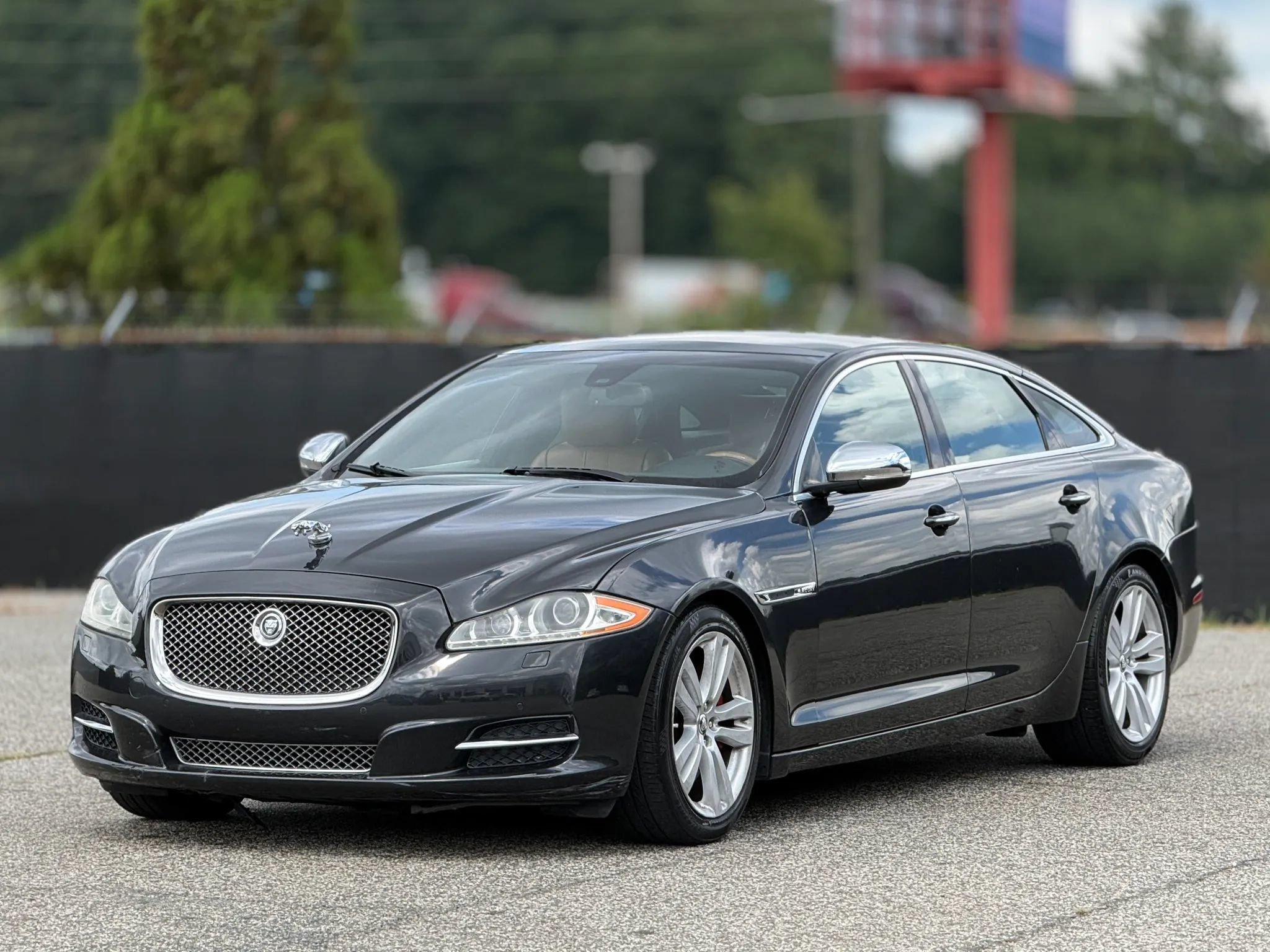 Used 2012 Jaguar XJ L RWD image 6