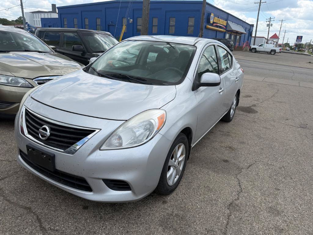 Used 2014 Nissan Versa SV w/ Convenience Package FWD image 1