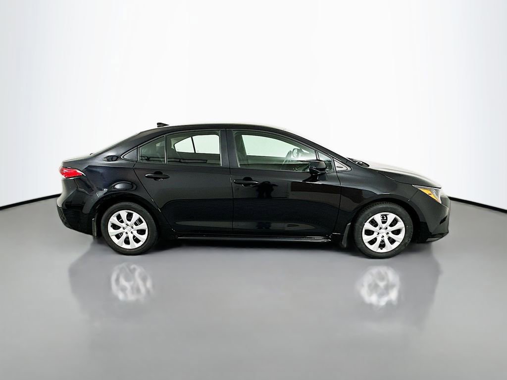 Used 2025 Toyota Corolla LE FWD image 4