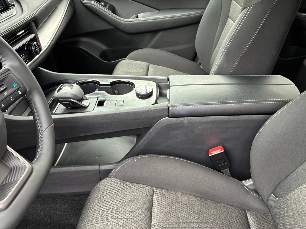 Certified 2026 Nissan Rogue SV AWD/4WD image 23