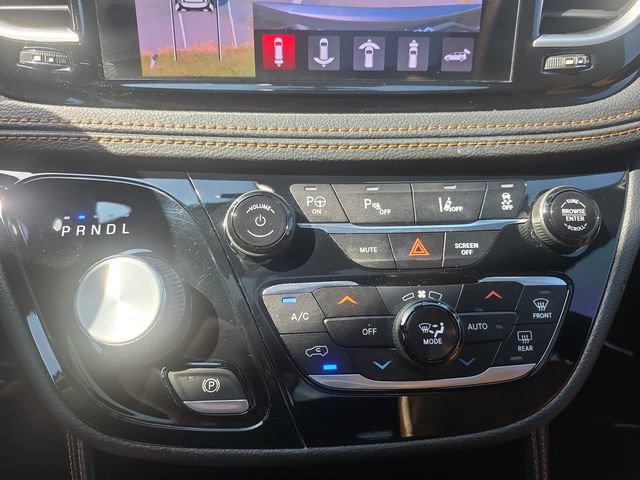 Used 2021 Chrysler Pacifica Pinnacle FWD image 17