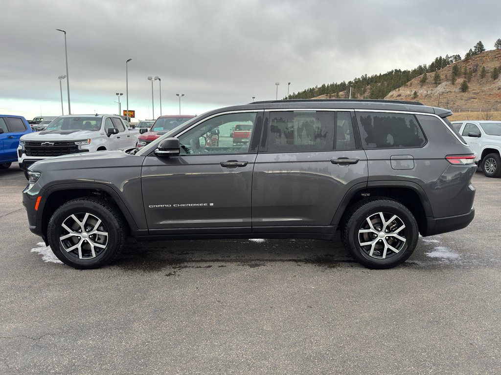 Used 2024 Jeep Grand Cherokee L Limited w/ Luxury Tech Group II image 2