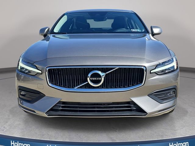 Used 2021 Volvo S60 T6 Momentum w/ Premium Package image 3