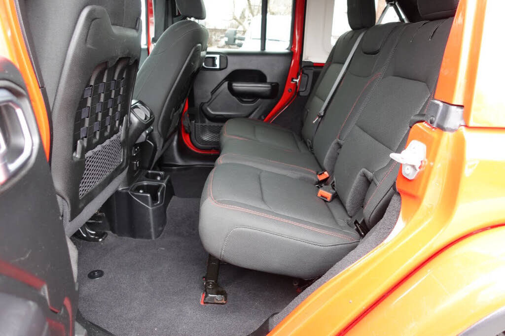 Used 2021 Jeep Wrangler Unlimited Rubicon w/ Dual Top Group AWD/4WD image 28
