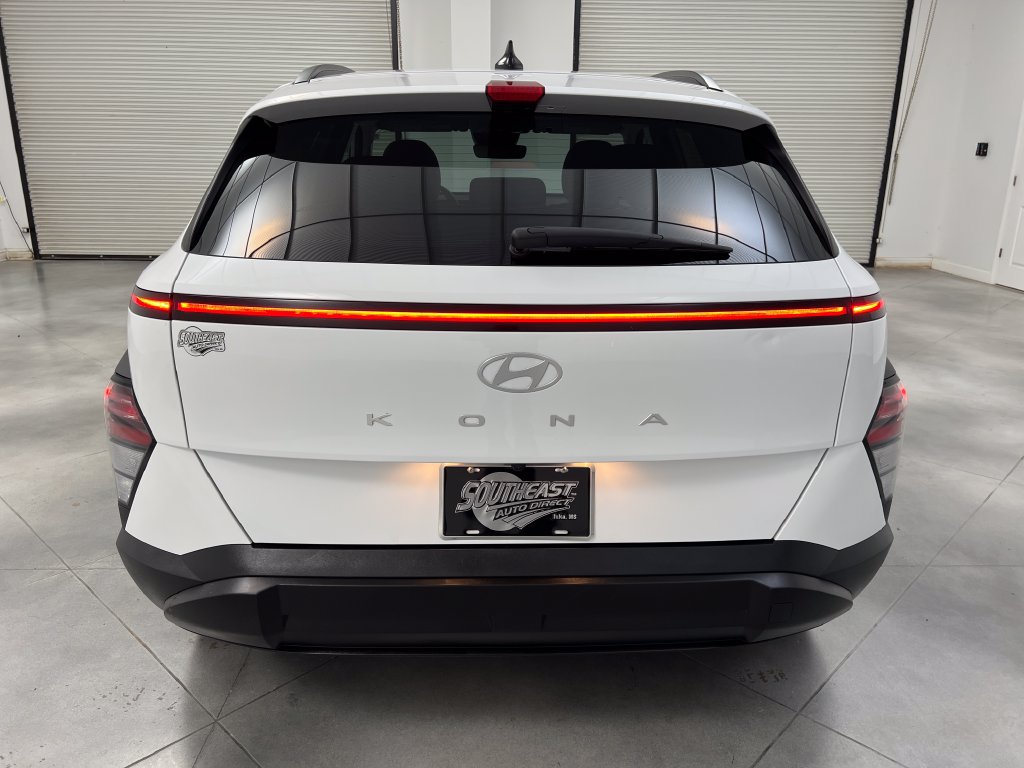 Used 2025 Hyundai Kona SEL FWD image 8