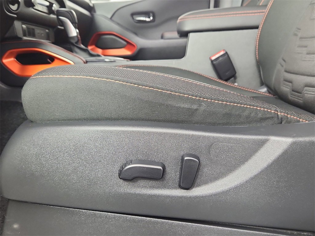 Used 2024 Nissan Frontier PRO-4X w/ Off-Road Protection Package image 11