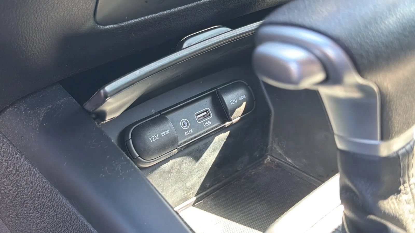 Used 2020 Kia Sorento LX FWD image 25