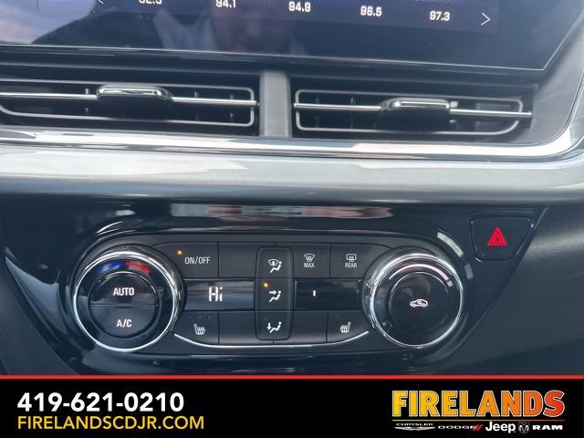 Used 2025 Chevrolet Trax LT w/ LT Convenience Package image 27