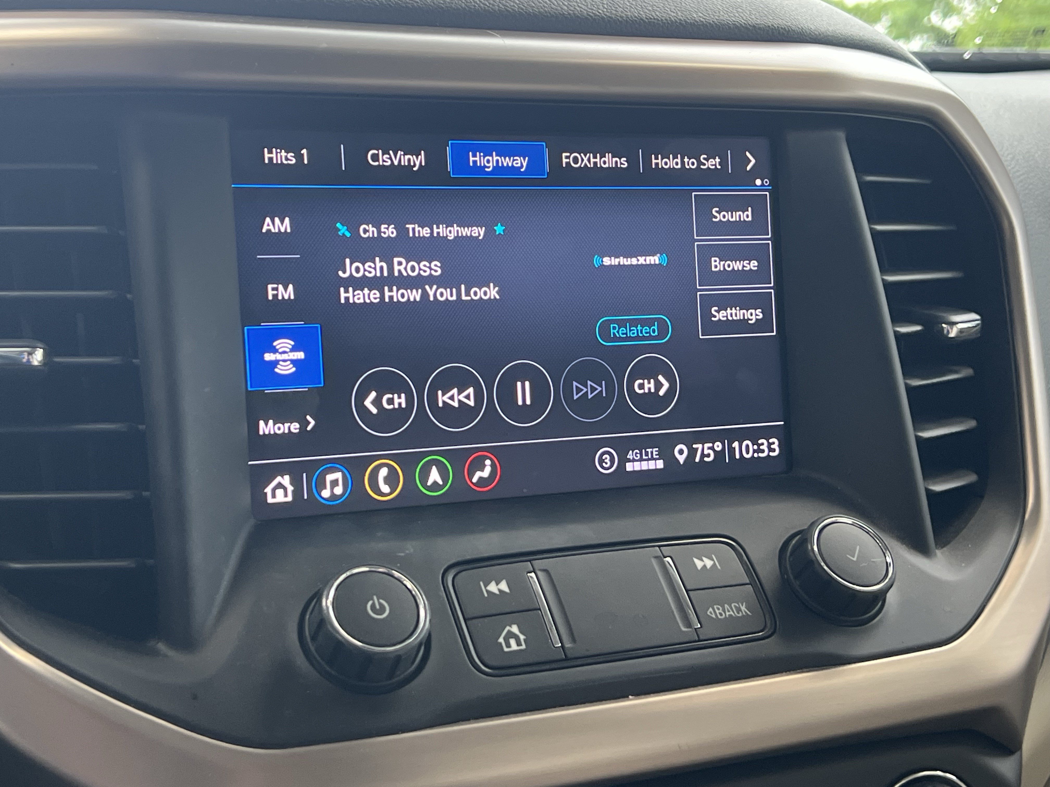 Used 2020 GMC Acadia Denali w/ Technology Package FWD image 23