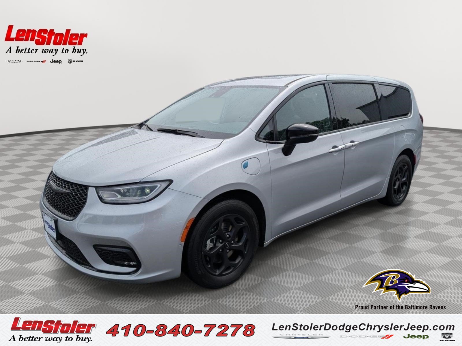 Used 2023 Chrysler Pacifica Limited w/ Uconnect Theater Family Group