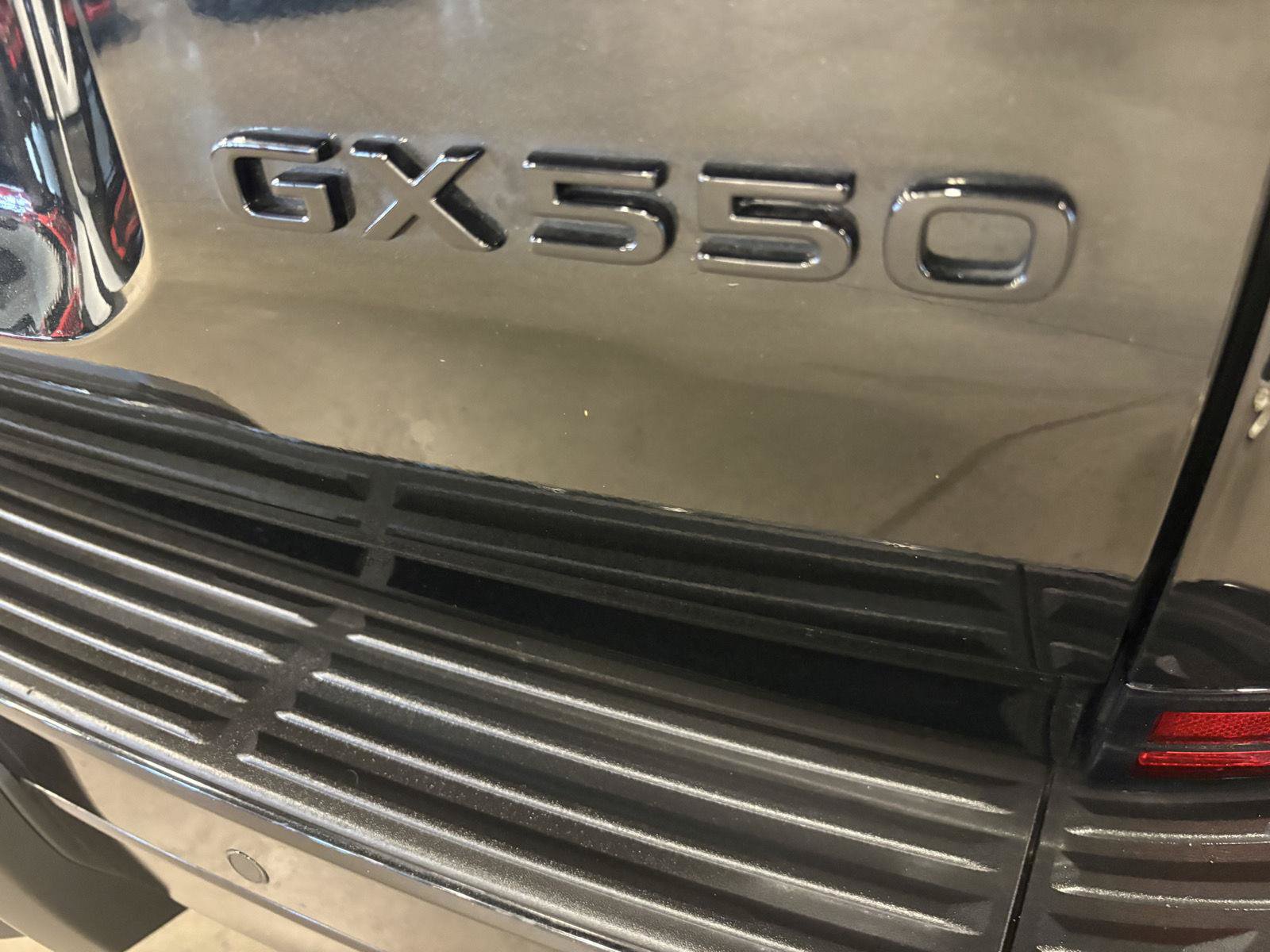 Used 2025 Lexus GX 550 w/ Accessory Package (2T) AWD/4WD image 11