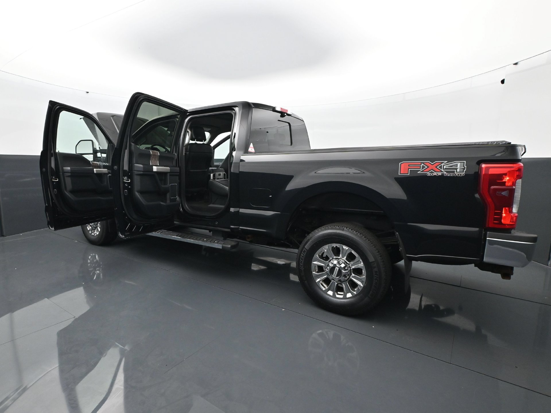 Used 2018 Ford F350 Lariat w/ Lariat Ultimate Package AWD/4WD image 31