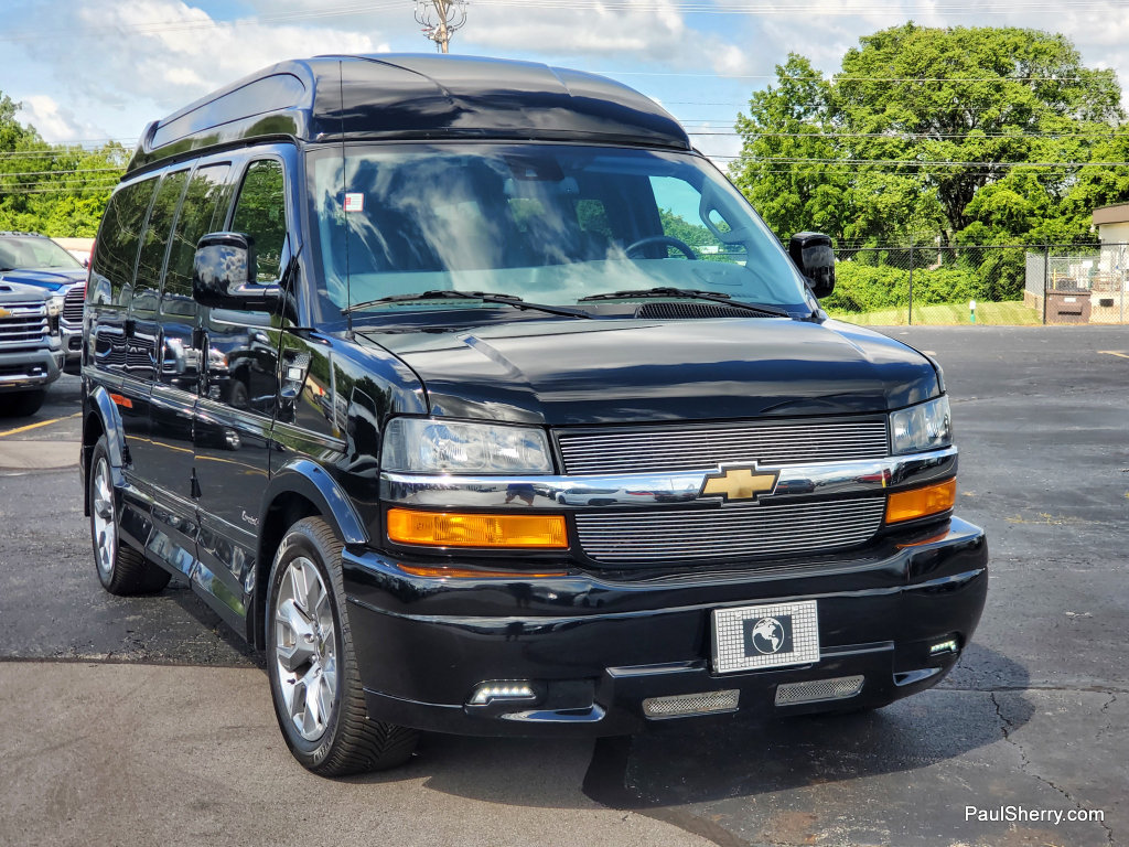 Used 2025 Chevrolet Express 2500 w/ Driver Convenience Package RWD image 11