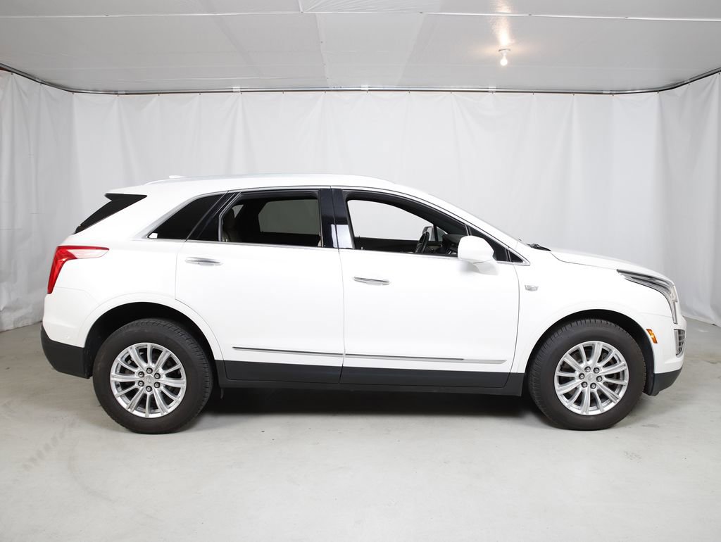 Used 2018 Cadillac XT5 AWD image 2