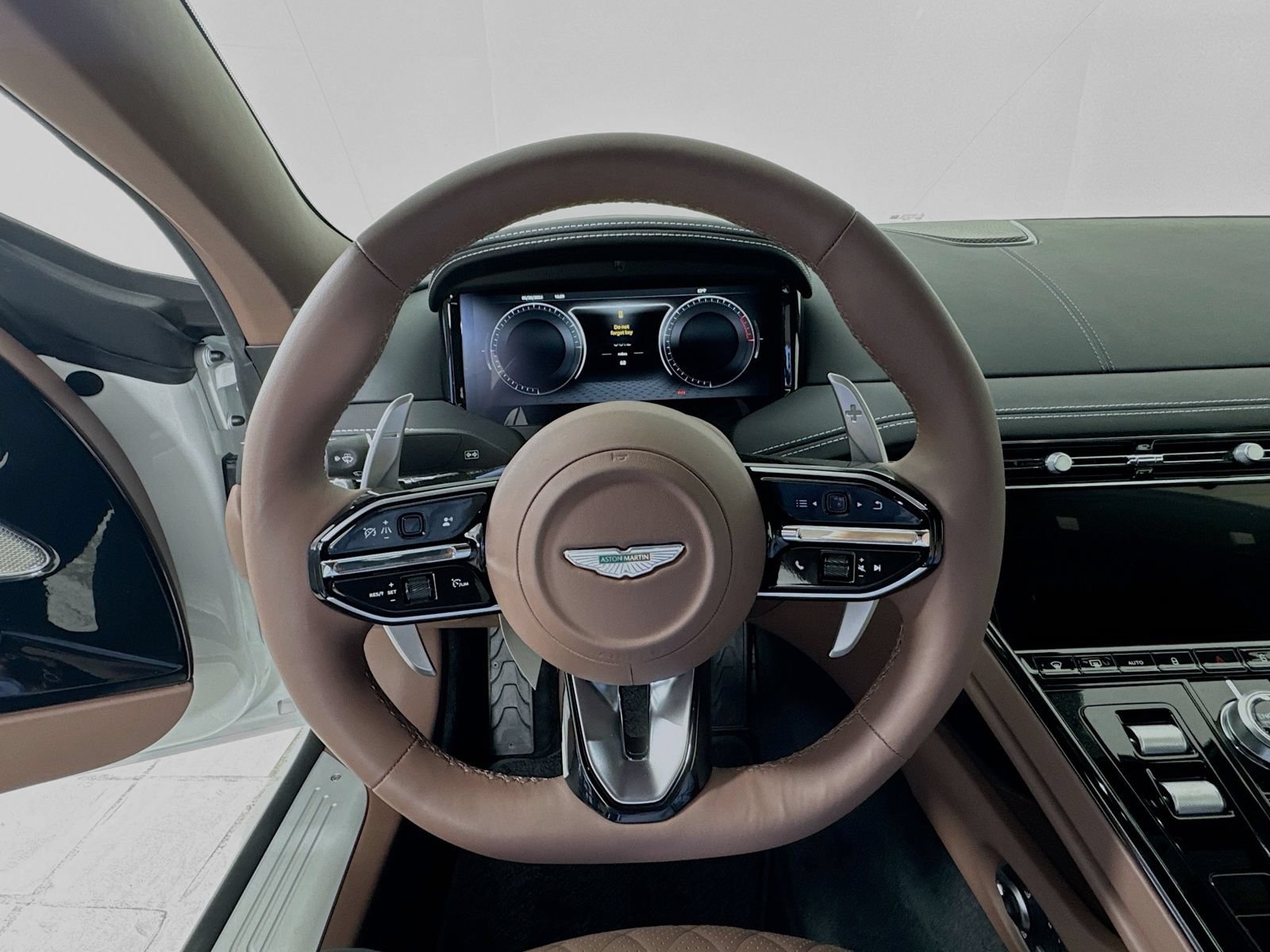 Used 2024 Aston Martin DB12 Coupe RWD image 11