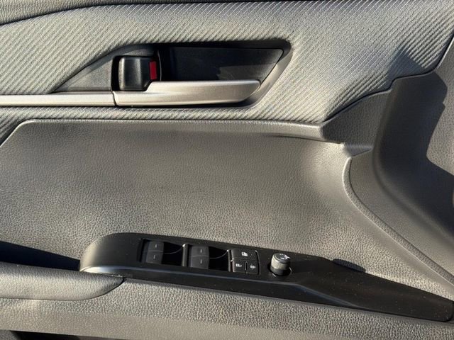 Used 2025 Toyota Camry SE image 24