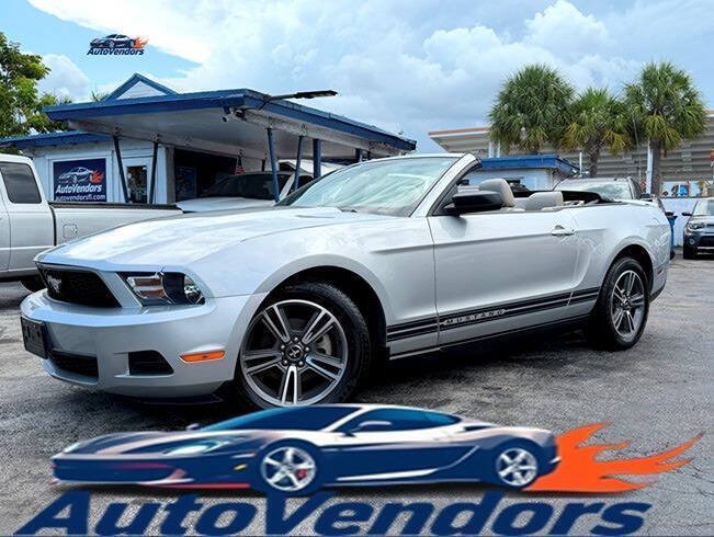 Used 2010 Ford Mustang Convertible RWD image 1