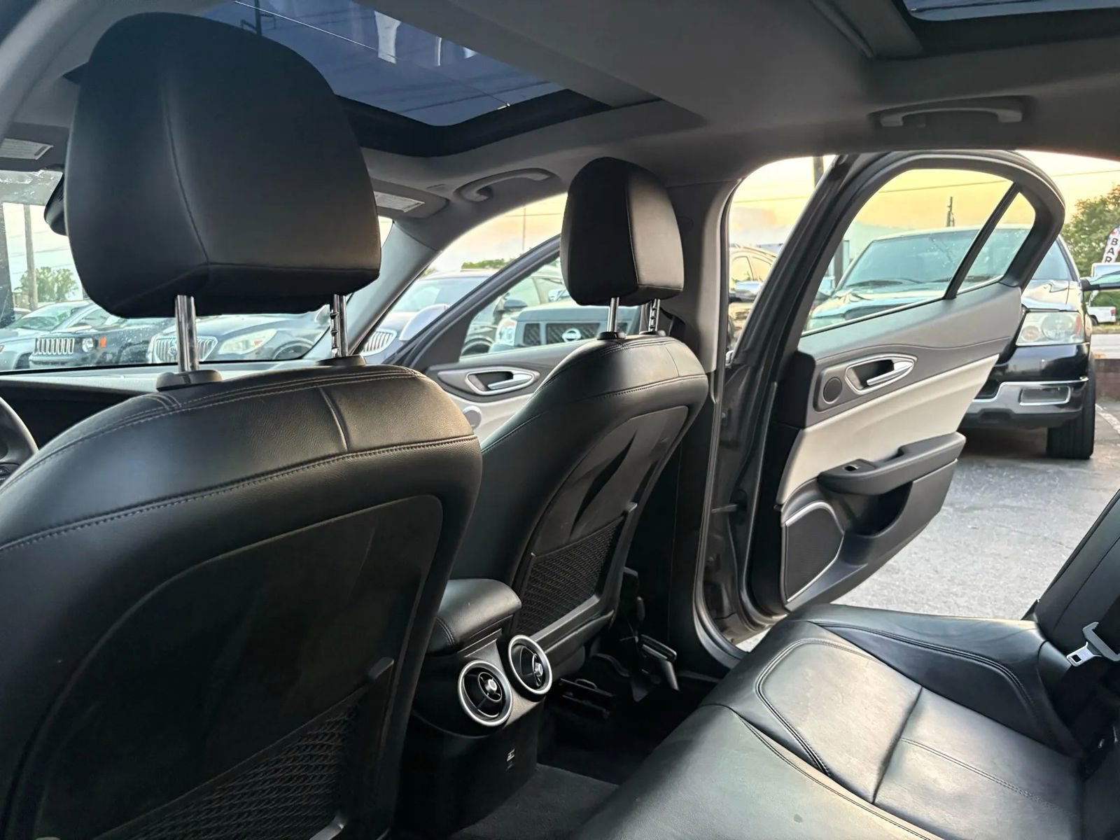 Used 2018 Alfa Romeo Giulia Ti AWD/4WD image 24