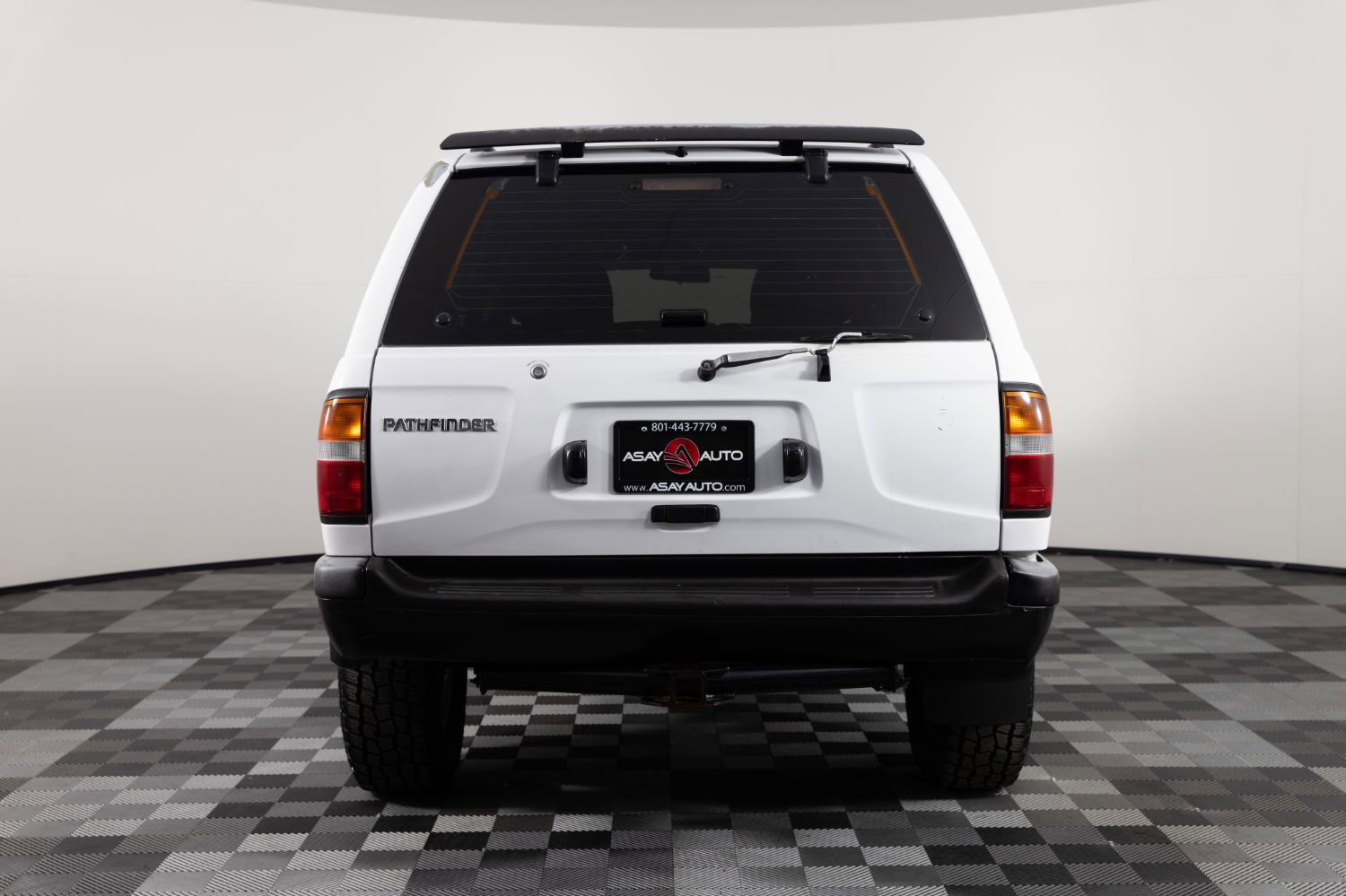 Used 1997 Nissan Pathfinder LE AWD/4WD image 6