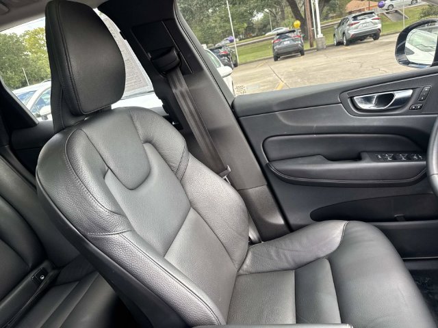 Used 2023 Volvo XC60 B5 Plus FWD image 15