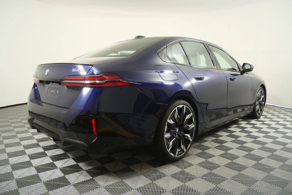 Used 2026 BMW 530i w/ Executive Package RWD image 5